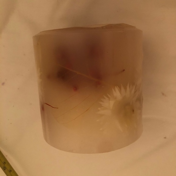 NEW JODHPURI BOTANICAL ROSE PILLAR CANDLE - Picture 6 of 6